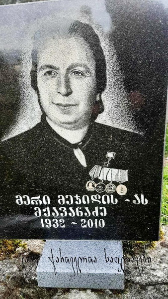 Надгробный памятник (вид 2)